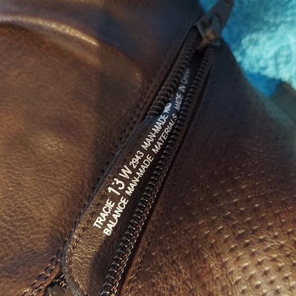 Cloudwalker Leather Like Brown Booties - Picture 7 of 7